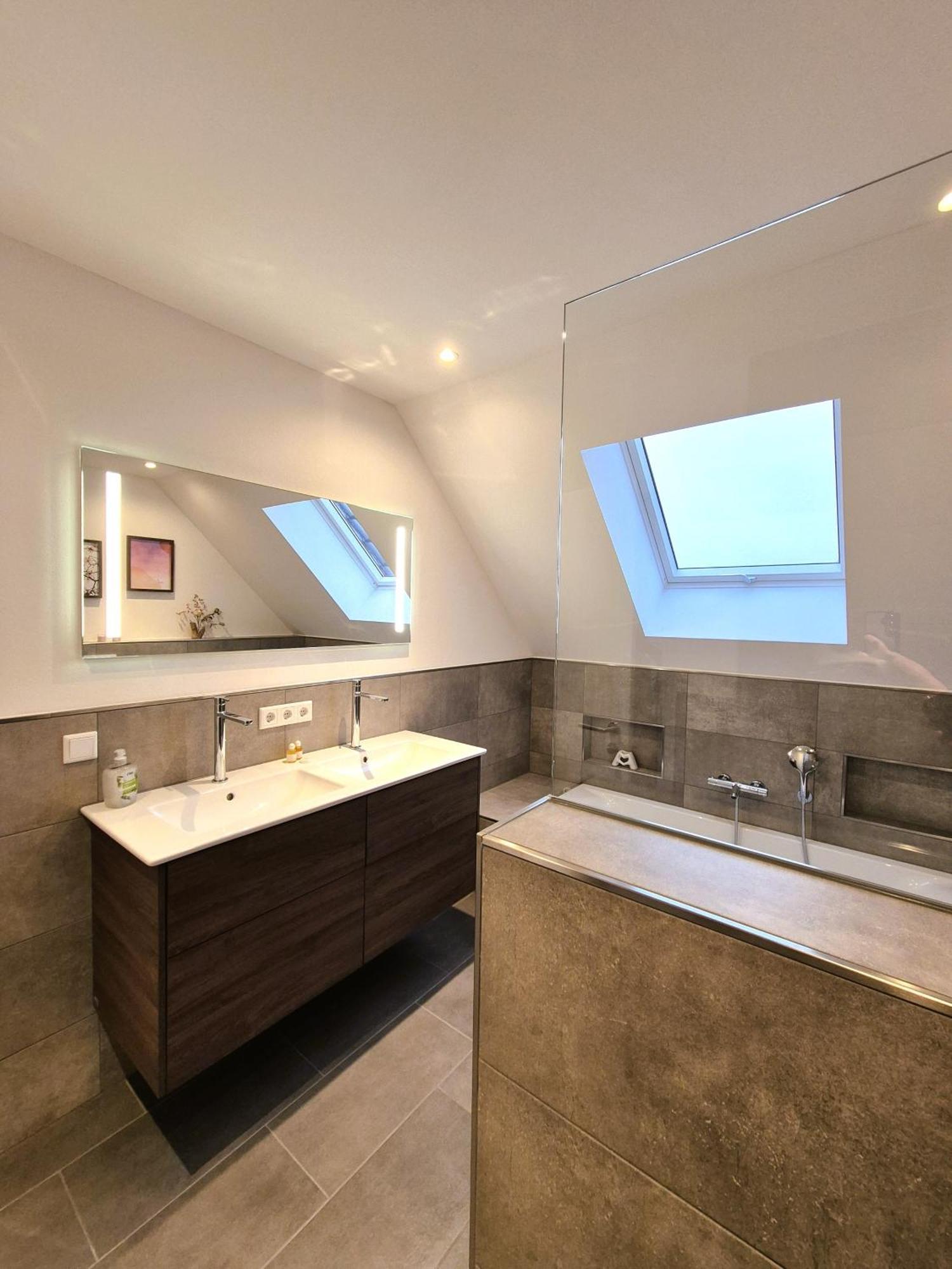 21133 Apartment