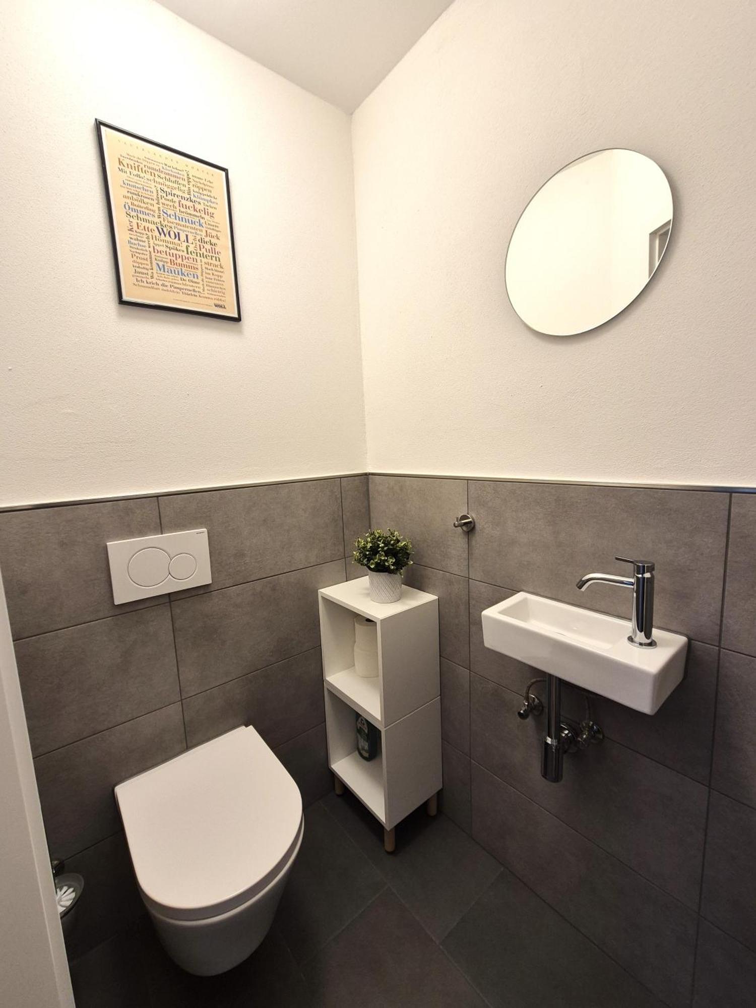 Apartment 21133 *